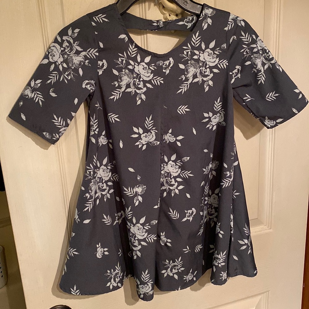 OLD NAVY Children’s Gray Floral Short Sleeve Twirl Dress Girls size 5T ~So Cute!